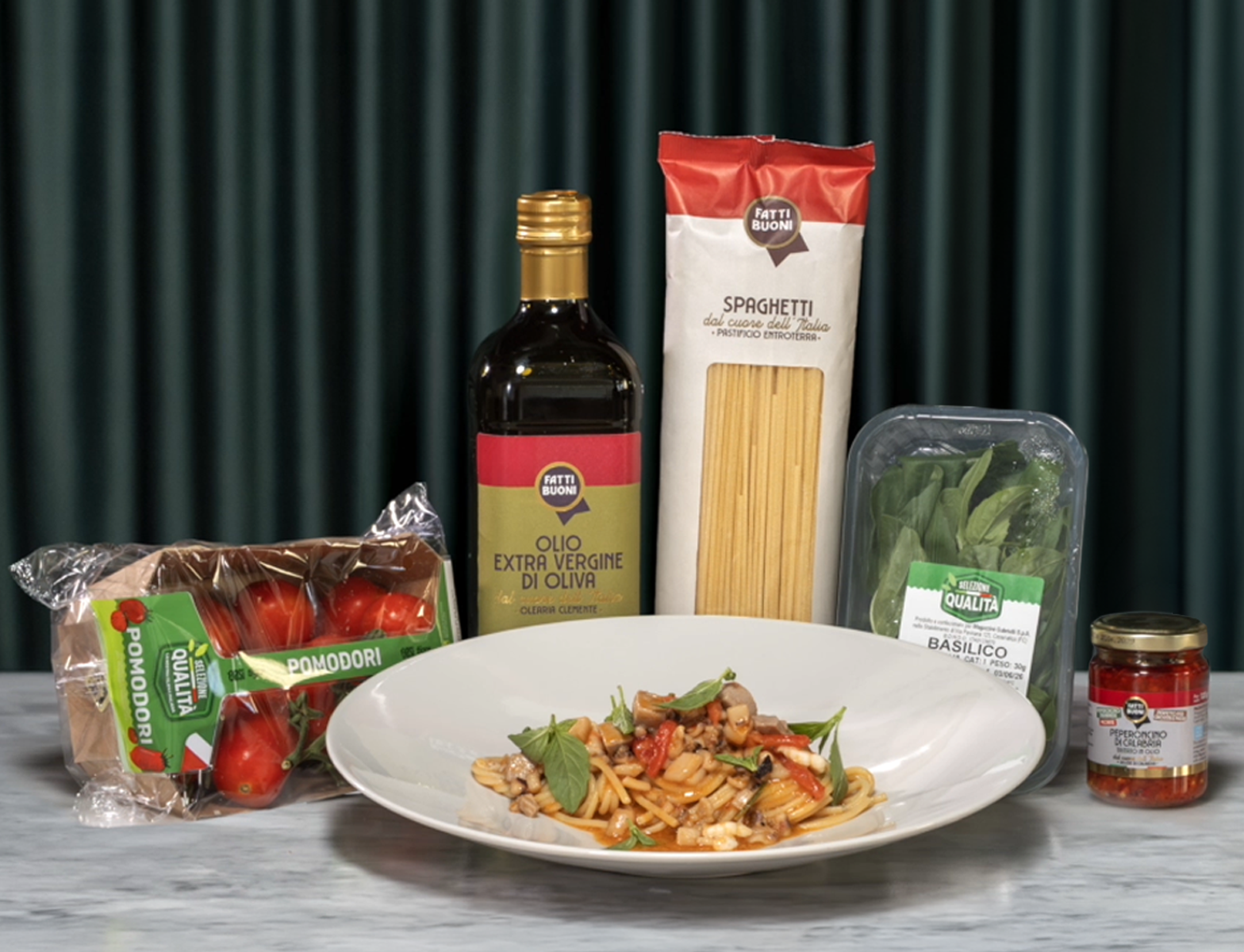 Spaghetti di mare, pomodoro fresco e basilico