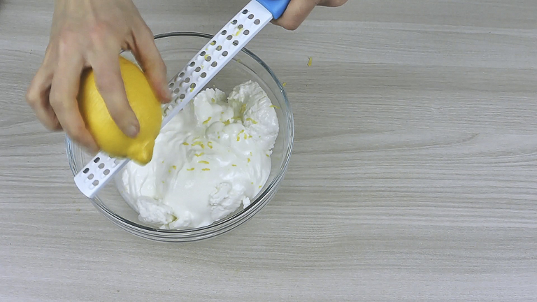 grattugiare-la-scorza-del-limone